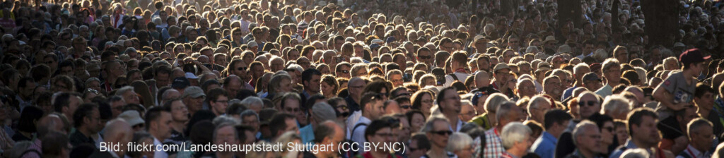 Menschenmenge auf dem 35. Deutschen Evangelischen Kirchentag in Stuttgar. (Bild: flickr.com/Landeshauptstadt Stuttgart, CC BY-NC)