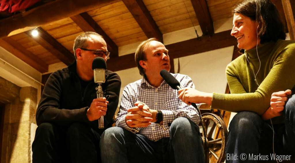 Ralf Wagner (m.) im Interview mit Jérôme Brunelle (l.) und Jana Höffner (r.).