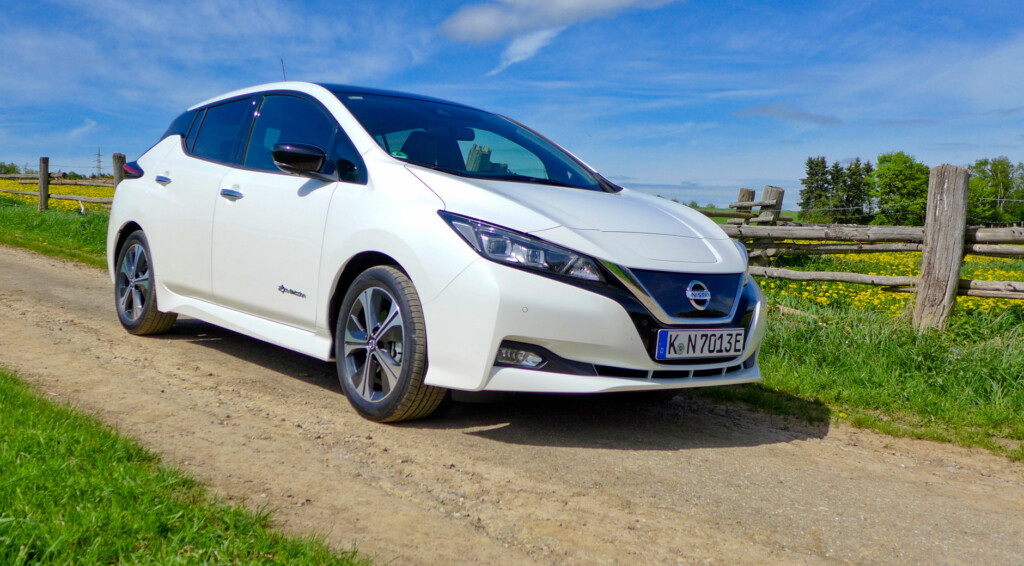 Der neue Nissan Leaf vor Frühlingskulisse im Taunus. (Bild: © Jana Höffner)